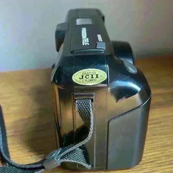 Film Camera:  Minolta Freedom Tele AF 35mm Camera 38-80mm/2.8-5.6 Macro - Picture 4 of 10